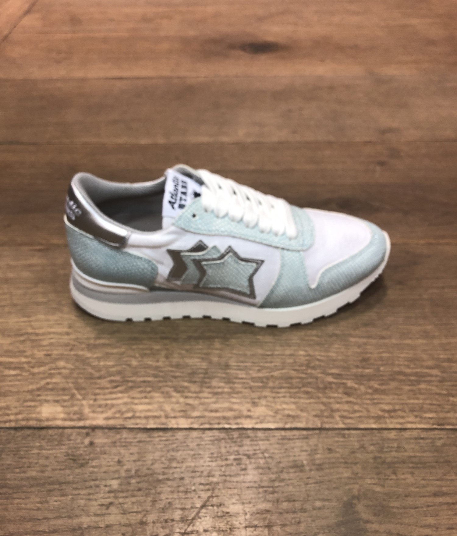 marque de chaussure avec etoile